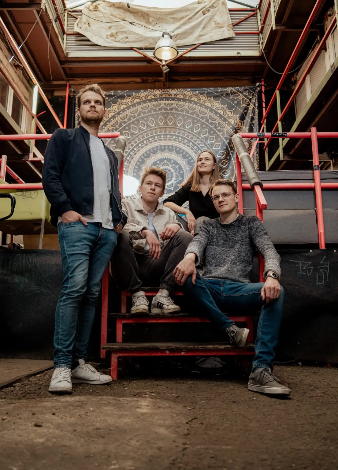 Alley Asleep Pressefoto 3